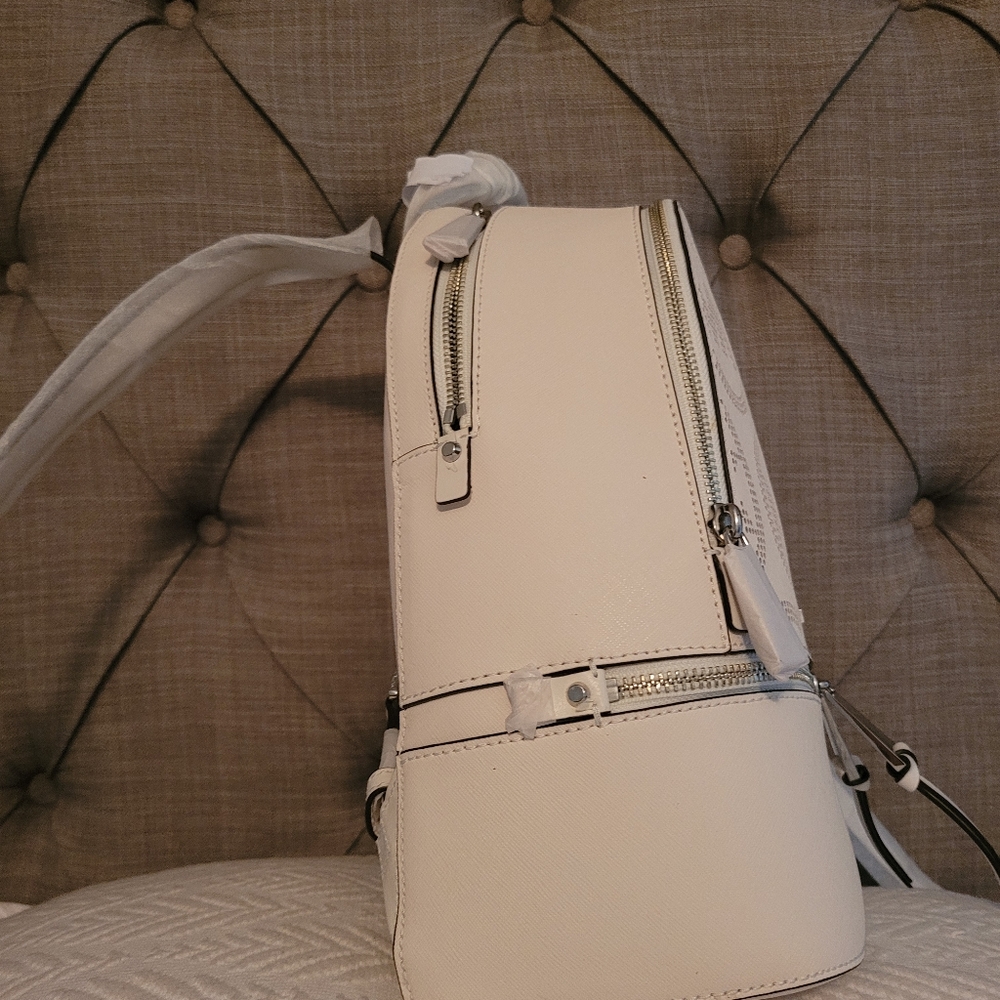 Backpack - Picture 2 of 4